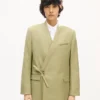 Giacca sartoriale a doppio petto stile kimono in lana vergine Giacca sartoriale a doppio petto stile kimono in lana vergine