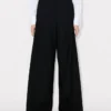 Pantaloni a gamba larga in lana vergine Pantaloni a gamba larga in lana vergine