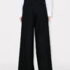 Pantaloni a gamba larga in lana vergine Pantaloni a gamba larga in lana vergine