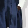 Pantaloni corti sartoriali in lana vergine e seta Pantaloni corti sartoriali in lana vergine e seta