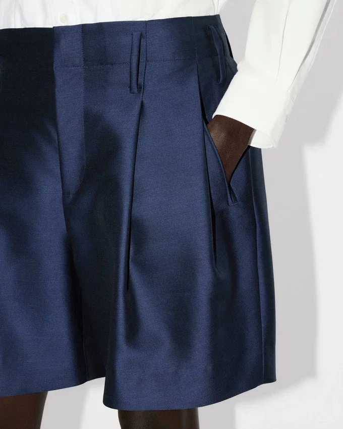 Pantaloni corti sartoriali in lana vergine e seta Pantaloni corti sartoriali in lana vergine e seta