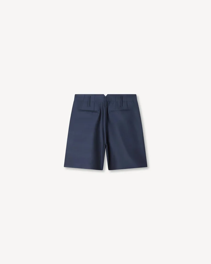Pantaloni corti sartoriali in lana vergine e seta Pantaloni corti sartoriali in lana vergine e seta