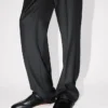Pantaloni dritti sartoriali in lana vergine Pantaloni dritti sartoriali in lana vergine