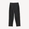 Pantaloni sartoriali a pieghe in lana vergine e seta Pantaloni sartoriali a pieghe in lana vergine e seta