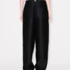 Pantaloni sartoriali a pieghe in lana vergine e seta Pantaloni sartoriali a pieghe in lana vergine e seta