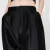 Pantaloni sartoriali a pieghe in lana vergine e seta Pantaloni sartoriali a pieghe in lana vergine e seta